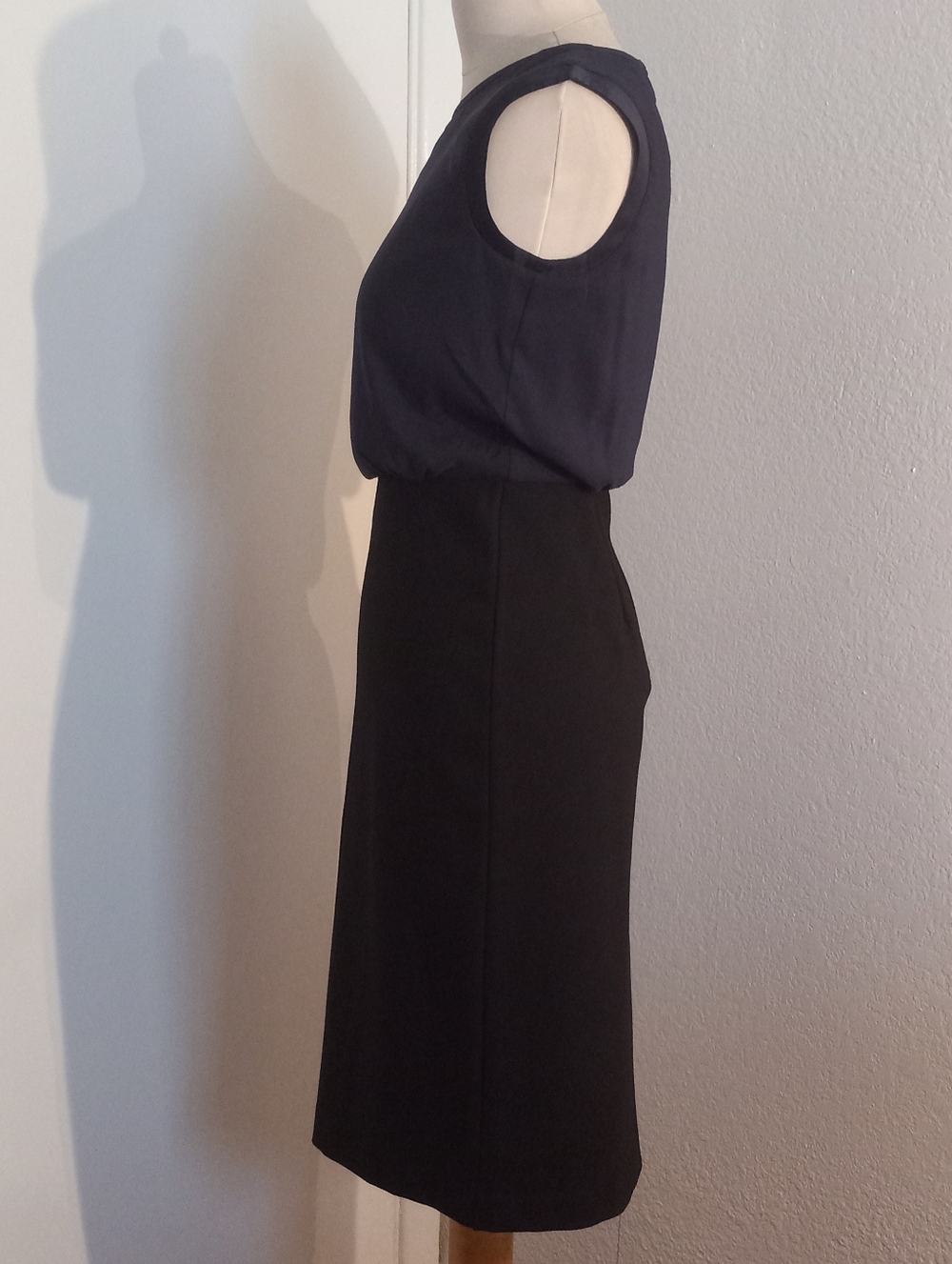 LOFT Color Block Body-Conscious Sheath Dress - Picture 4 of 5